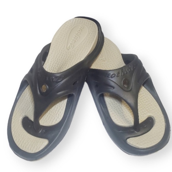 NWOT Nothinz Dual Comfort Sz 11-12 Women Sandals Style Black Flip Flops - Picture 1 of 5